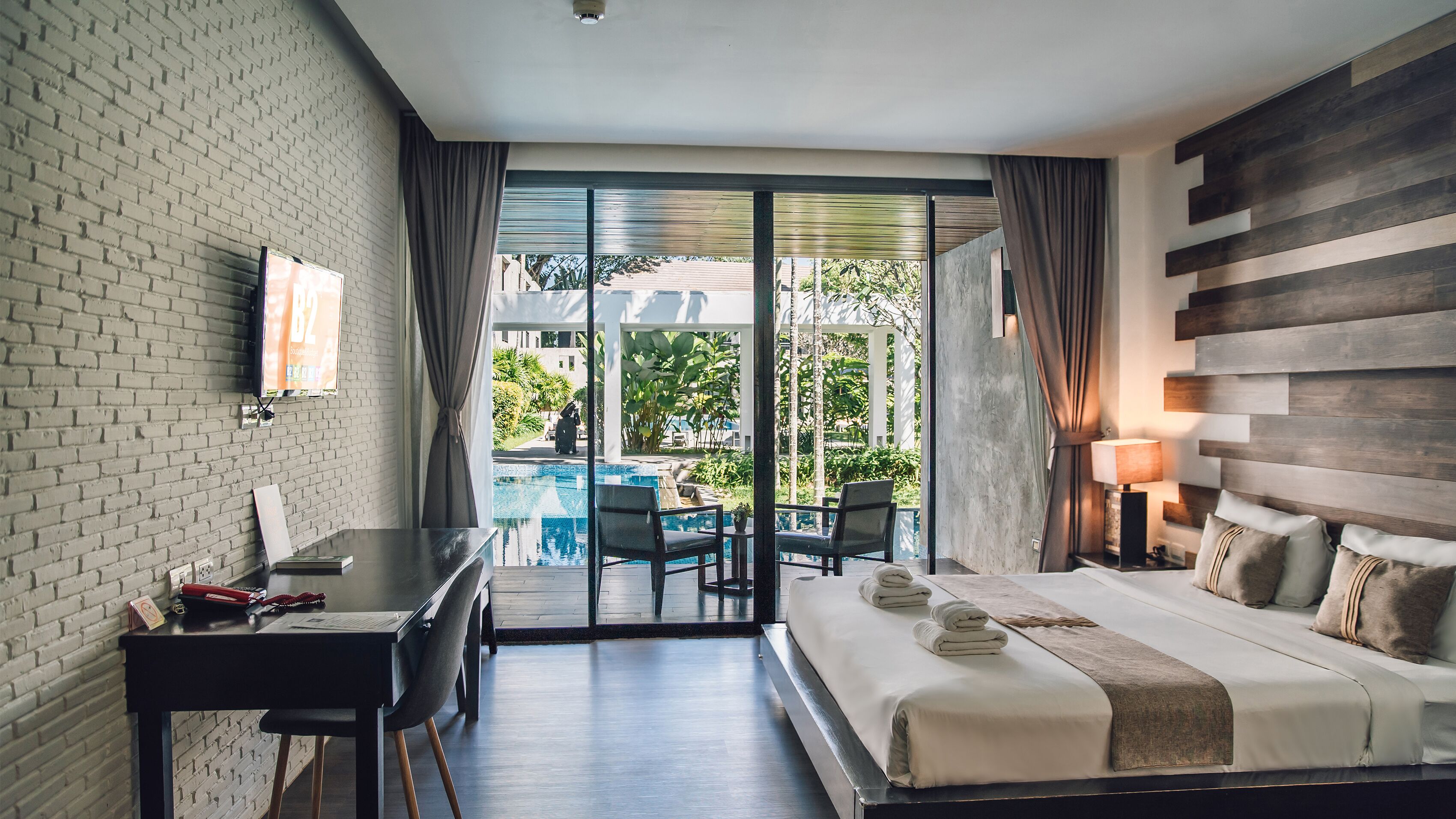 Caja de seguridad en la habitación, escritorio y cortinas blackout 