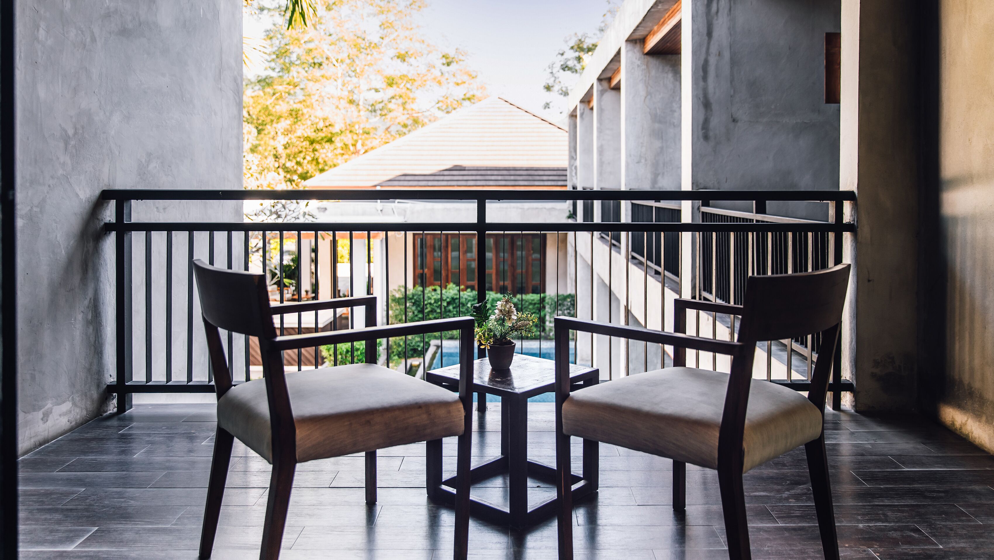 Deluxe Premier Pool View | 客房內保險箱、書桌、遮光布/窗簾、免費無線上網