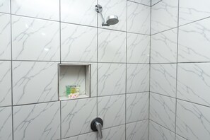 Single Room | Bathroom | Towels - Talofa Inn (Apia)