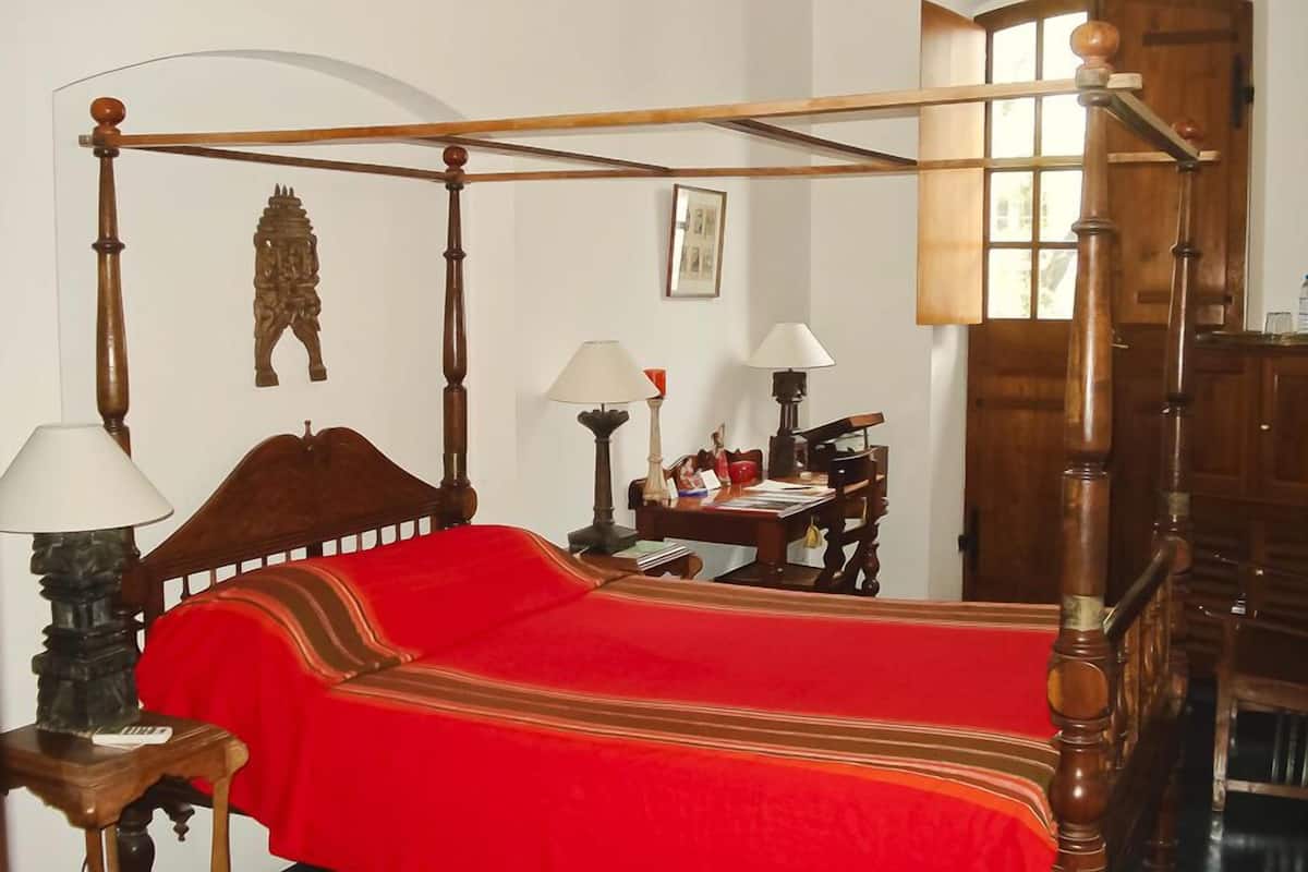 Zimmer | Schreibtisch, kostenloses WLAN, Bettwäsche