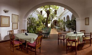 Dining - Hotel De L'Orient Pondicherry (Puducherry)