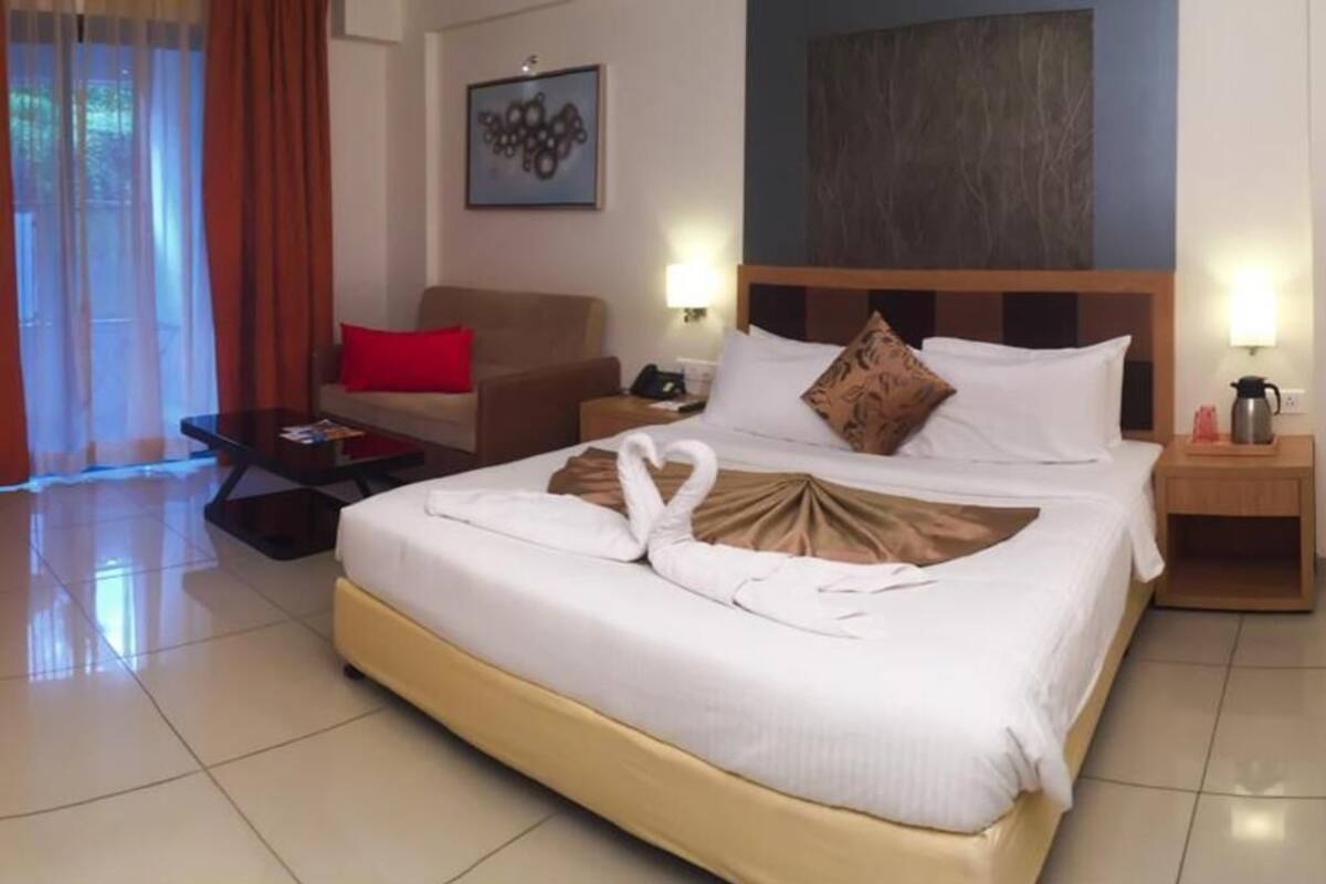 Roupas de cama premium, frigobar, cofres nos quartos, escrivaninha