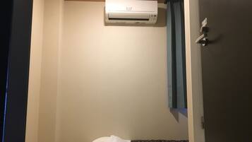 Japanese Style Single Room | WiFi (free), bed sheets