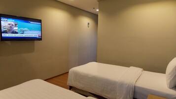 Quarto | Escrivaninha, quartos à prova de som, Wi-Fi de cortesia, roupa de cama