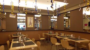 Breakfast, lunch, dinner served; Filipino cuisine