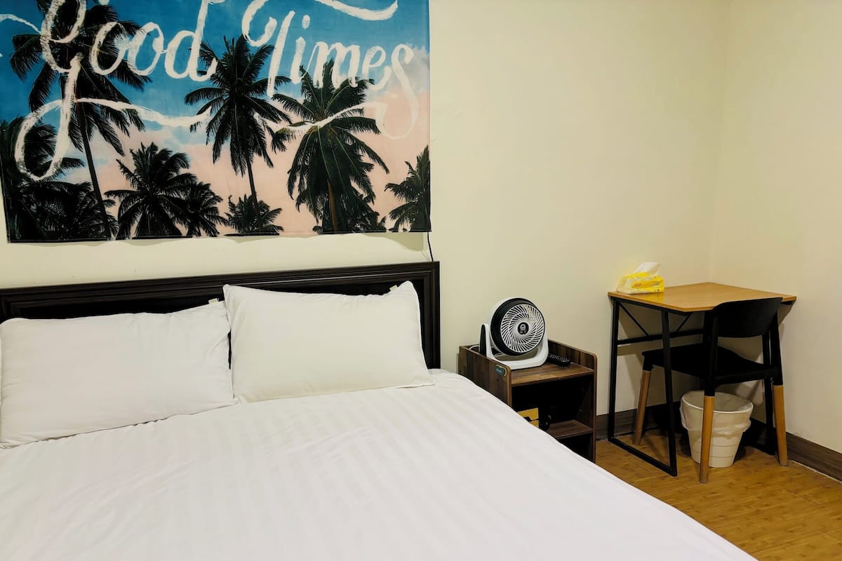 Kamar Double Comfort | Meja kerja, tirai kedap cahaya, kedap suara, dan Wi-Fi gratis