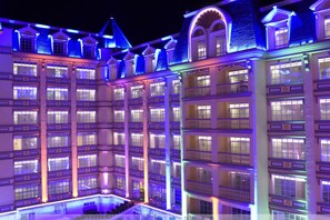 Fachada del alojamiento - Noche