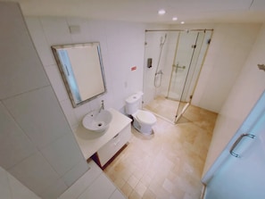 Triple Room, No Windows | Bathroom