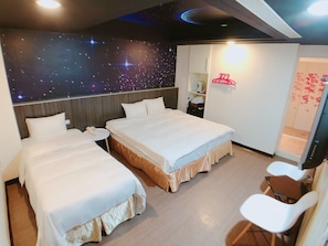 Dreibettzimmer, ohne Fenster