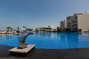 2 outdoor pools - Whitelace Hotel Resort & Spa (Halat)