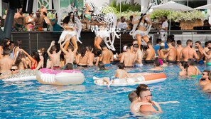 2 piscines extérieures