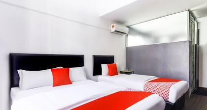 Super OYO 251 Intime Hotel