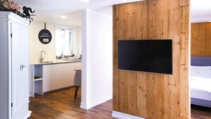Suite | Oppholdsområde | En 55-tommers Flatskjerm-TV med kabel-kanaler samt TV