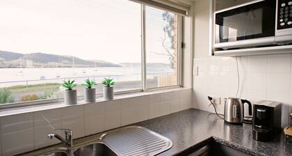 Waterfront Holiday Home - Esplanade 54