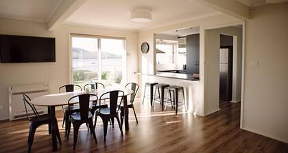 Waterfront Holiday Home - Esplanade 54