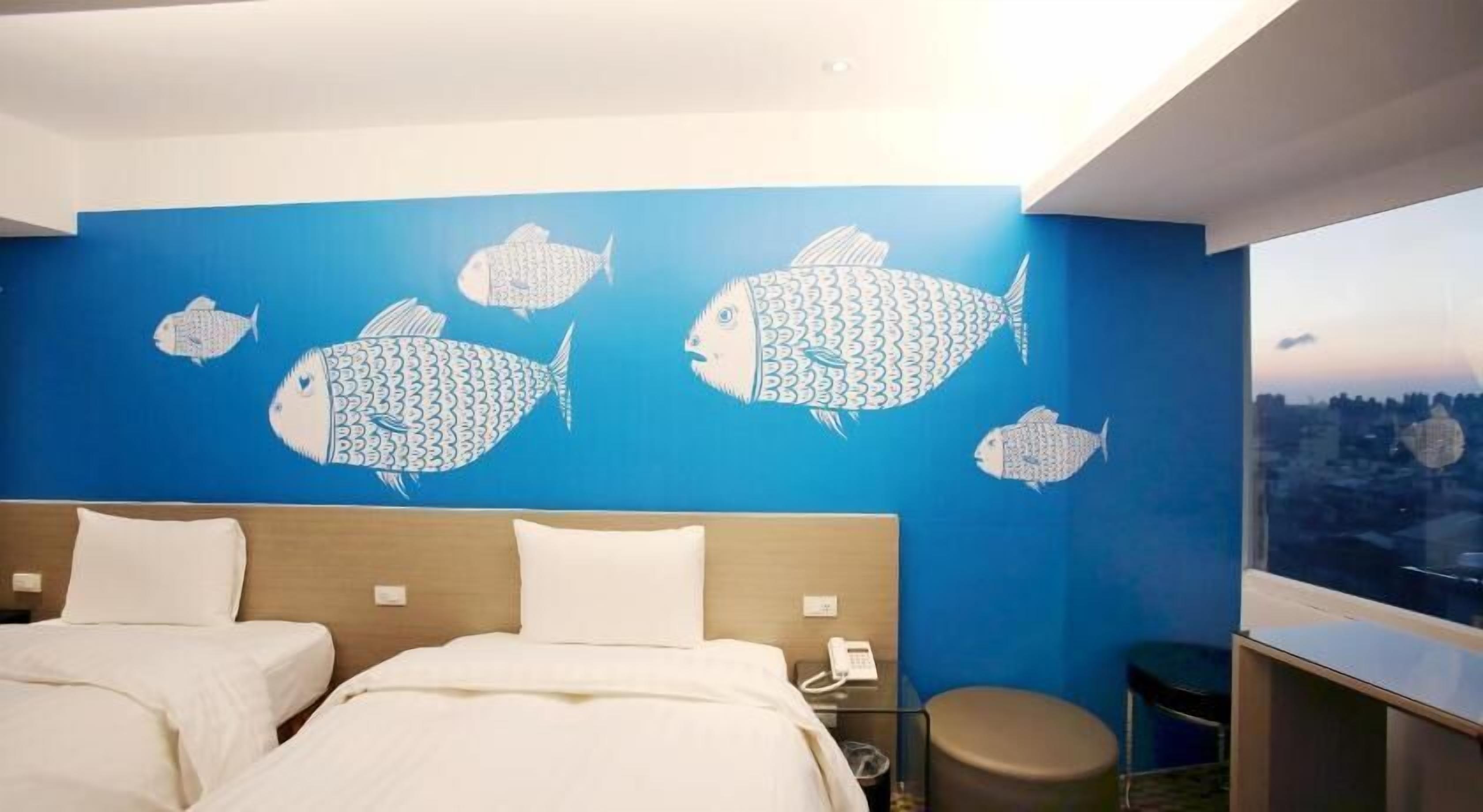 Caja de seguridad en la habitación y escritorio 