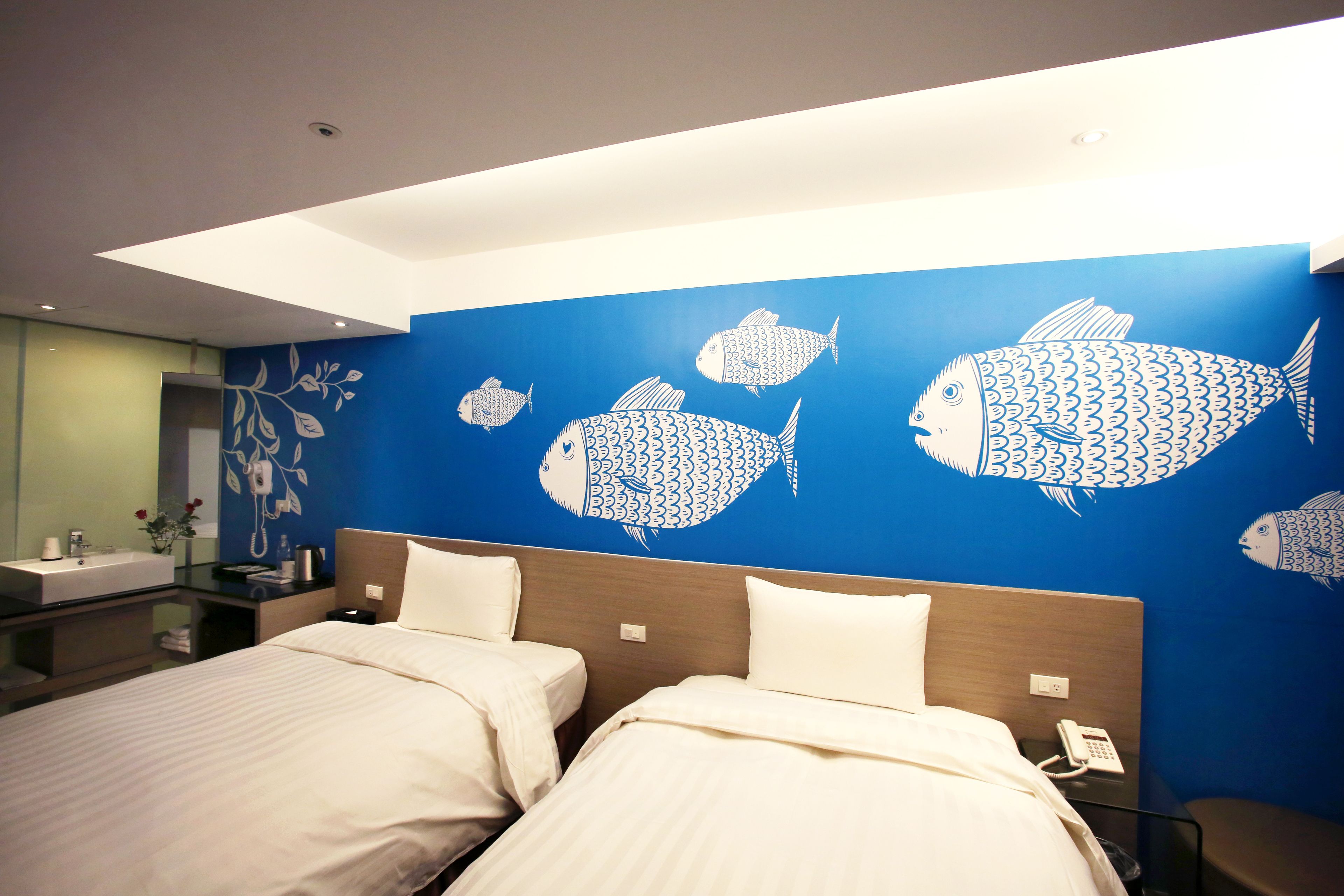 city-view room (random design) | in-room safe, desk, soundproofing, cots/infant beds