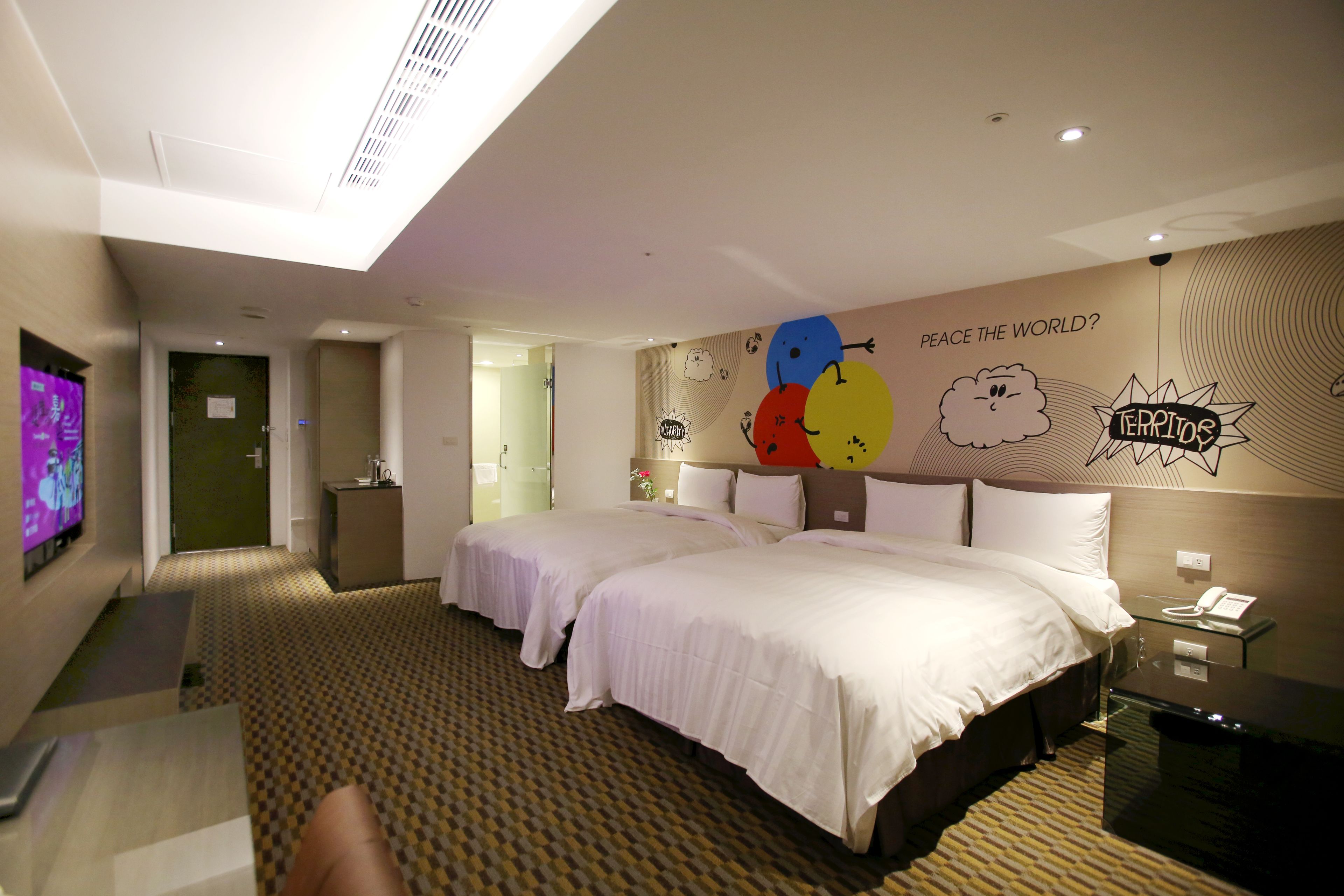 luxurious room (random design) | in-room safe, desk, soundproofing, cots/infant beds