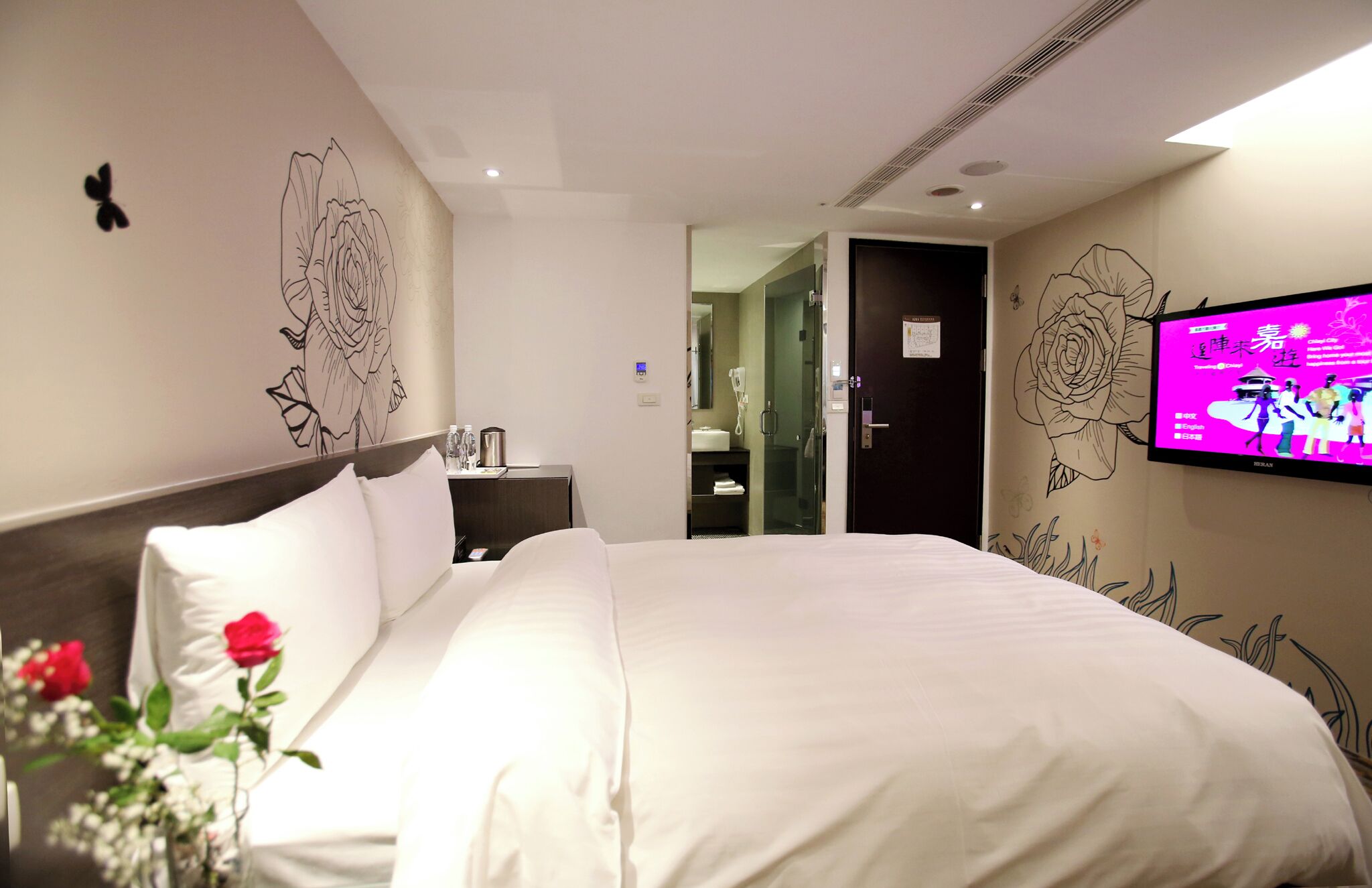 Caja de seguridad en la habitación y escritorio 