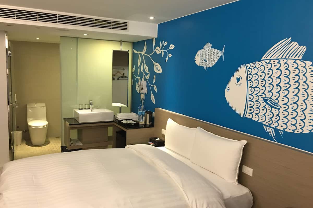 star-view room (random design) | in-room safe, desk, soundproofing, cots/infant beds