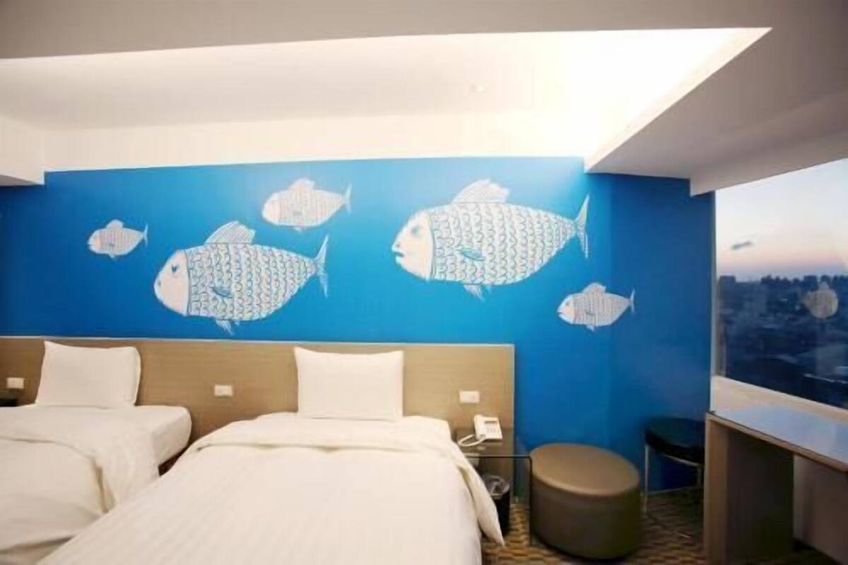 Caja de seguridad en la habitación y escritorio