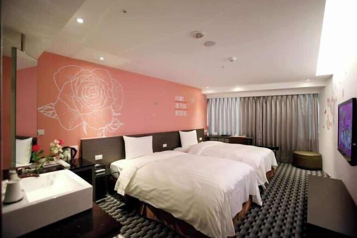 In-room safe, desk, soundproofing, cots/infant beds