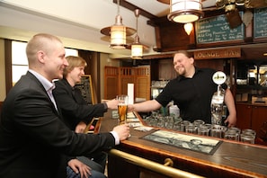 Bar (on property) - Hotelli Iisalmen Seurahuone (Iisalmi)