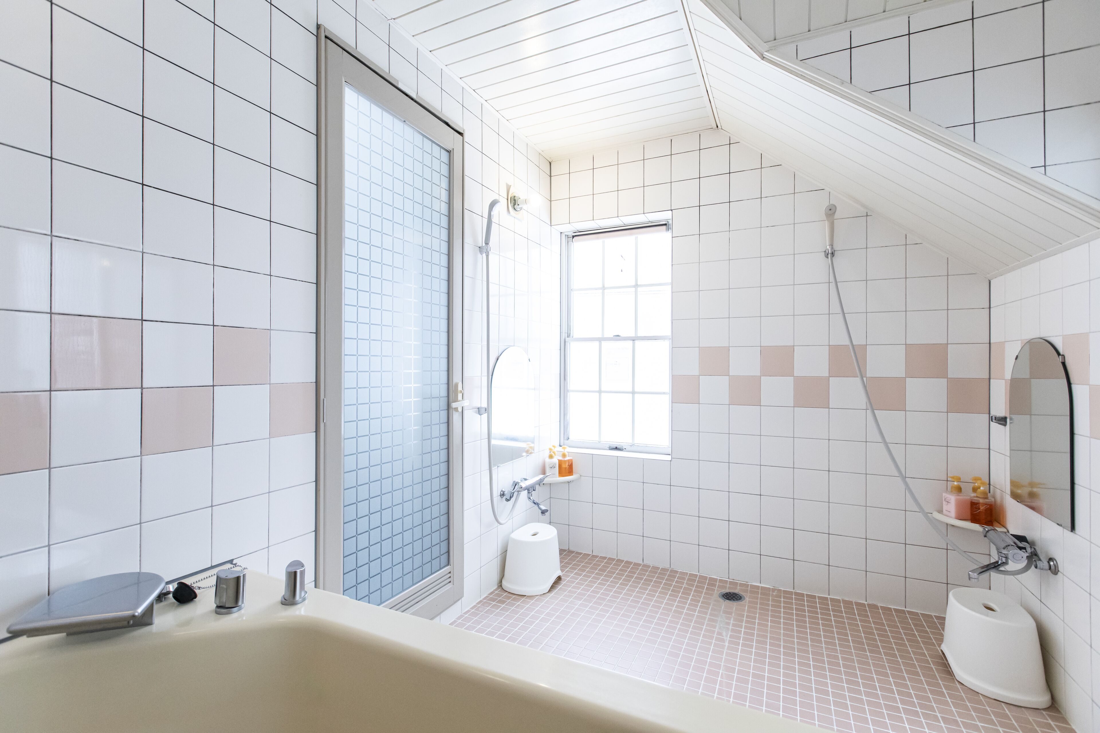 Chalet, 4 Bedrooms, Non Smoking | Bathroom | Separate tub and shower, free toiletries, hair dryer, towels
