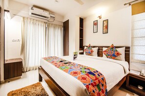 Desk, free WiFi - FabHotel Oakwoods Serai (Bengaluru)