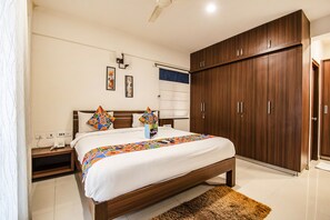 ห้องดีลักซ์ดับเบิล, เตียงใหญ่ 1 เตียง, ปลอดบุหรี่ | โต๊ะทำงาน, Wi-Fi ฟรี