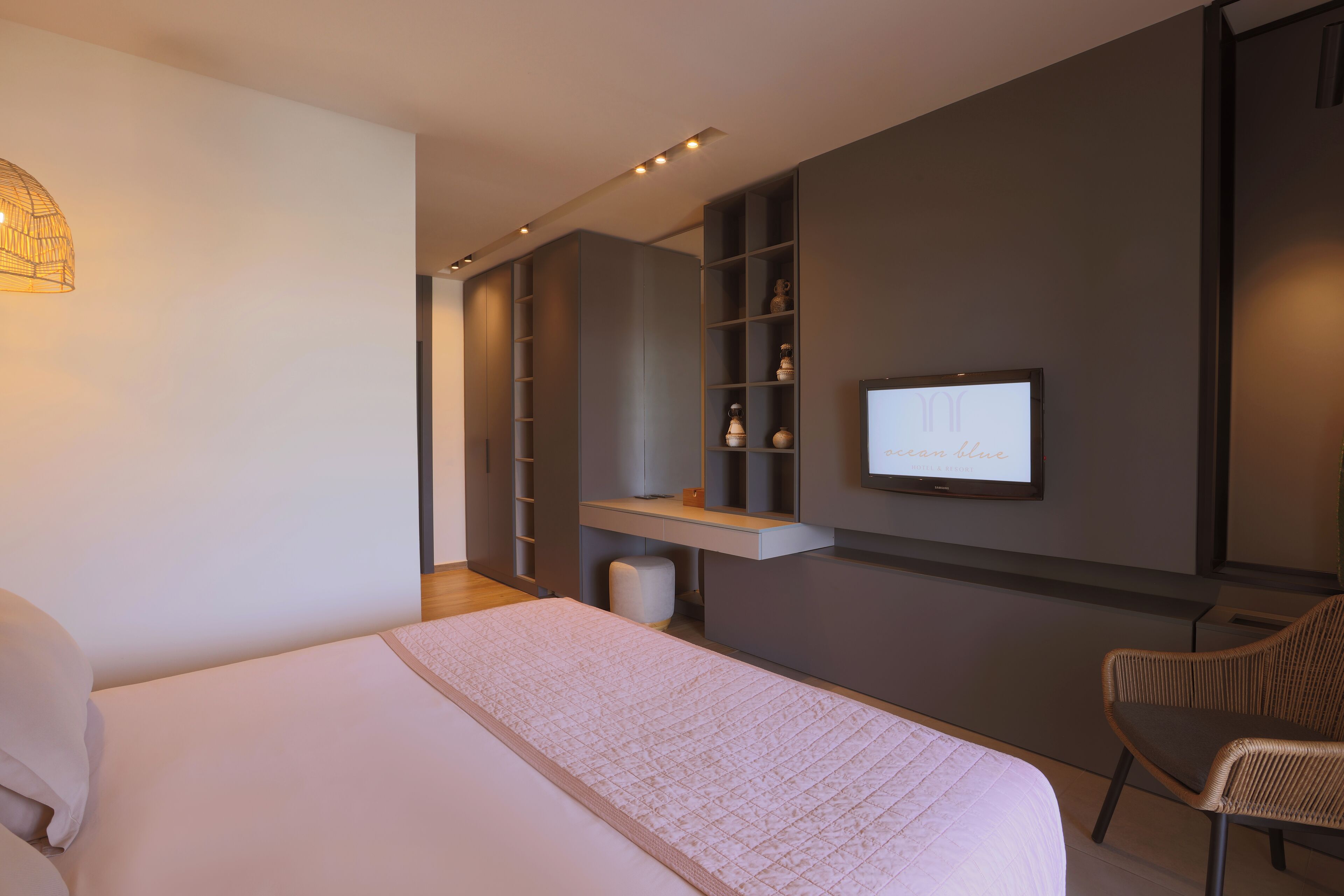 Double Room, 1 Double Bed, Sea View | Individually decorated, desk, cribs/infant beds, rollaway beds