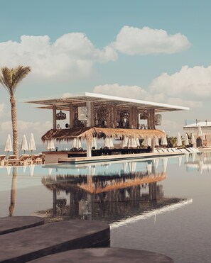 Bar junto a la alberca