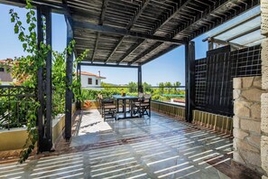 Outdoor dining - Sunny Villas and Spa (Kassandra)