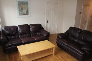 Apartment, 2 Bedrooms | Living room | Flat-screen TV
