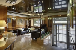 Reception - Hotel OYA (Prague)