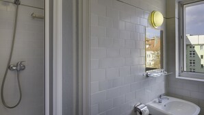 Shower, free toiletries, hair dryer, towels - Hotel OTAR (Prague)