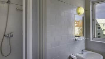 Shower, free toiletries, towels