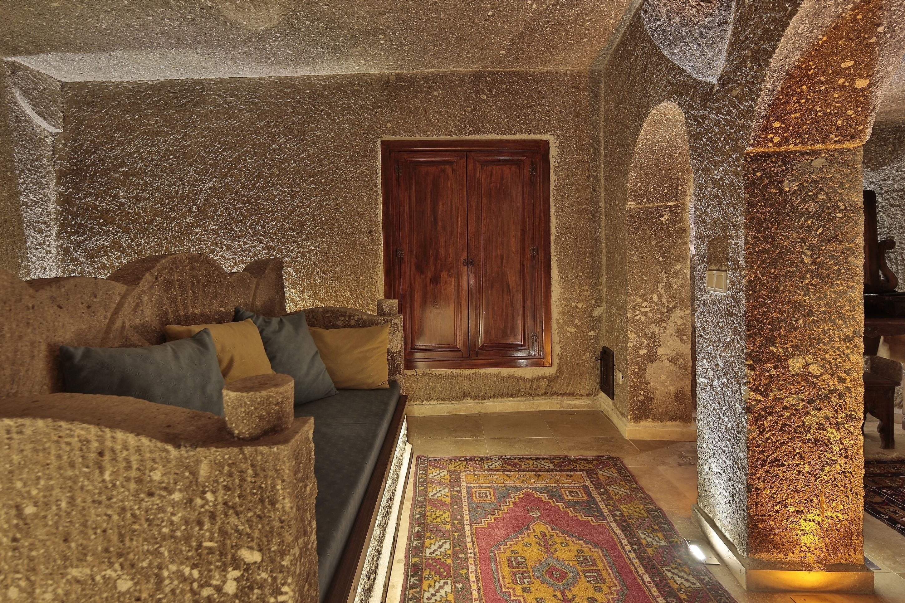 Photo - Shoestring Cave House