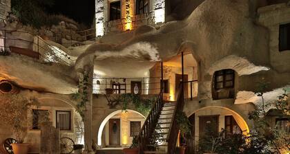 Shoestring Cave House