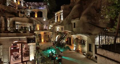 Shoestring Cave House