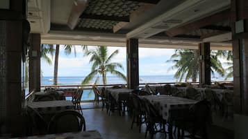 Breakfast, lunch served; local and international cuisine, sea views