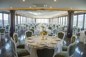 Breakfast, lunch and dinner served - Birizgarden Hotel (Elazig)