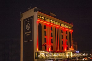 Front of property – evening/night - Birizgarden Hotel (Elazig)