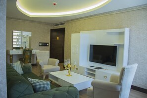 皇家客房, 無障礙 | 起居區 |  LCD 液晶電視