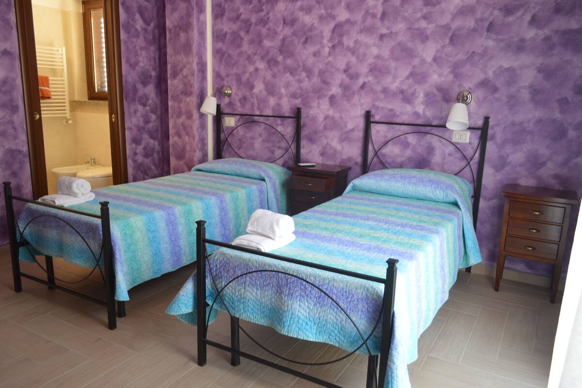 Twin Room | Desk, rollaway beds, free WiFi