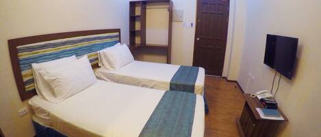 Twin Room | Desk, soundproofing, rollaway beds, free WiFi