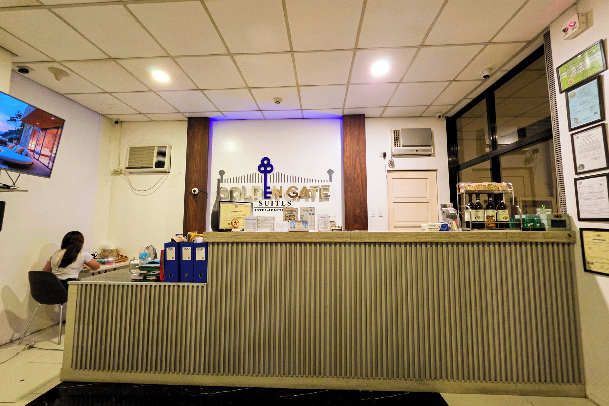 Photo - Golden Gate Suites