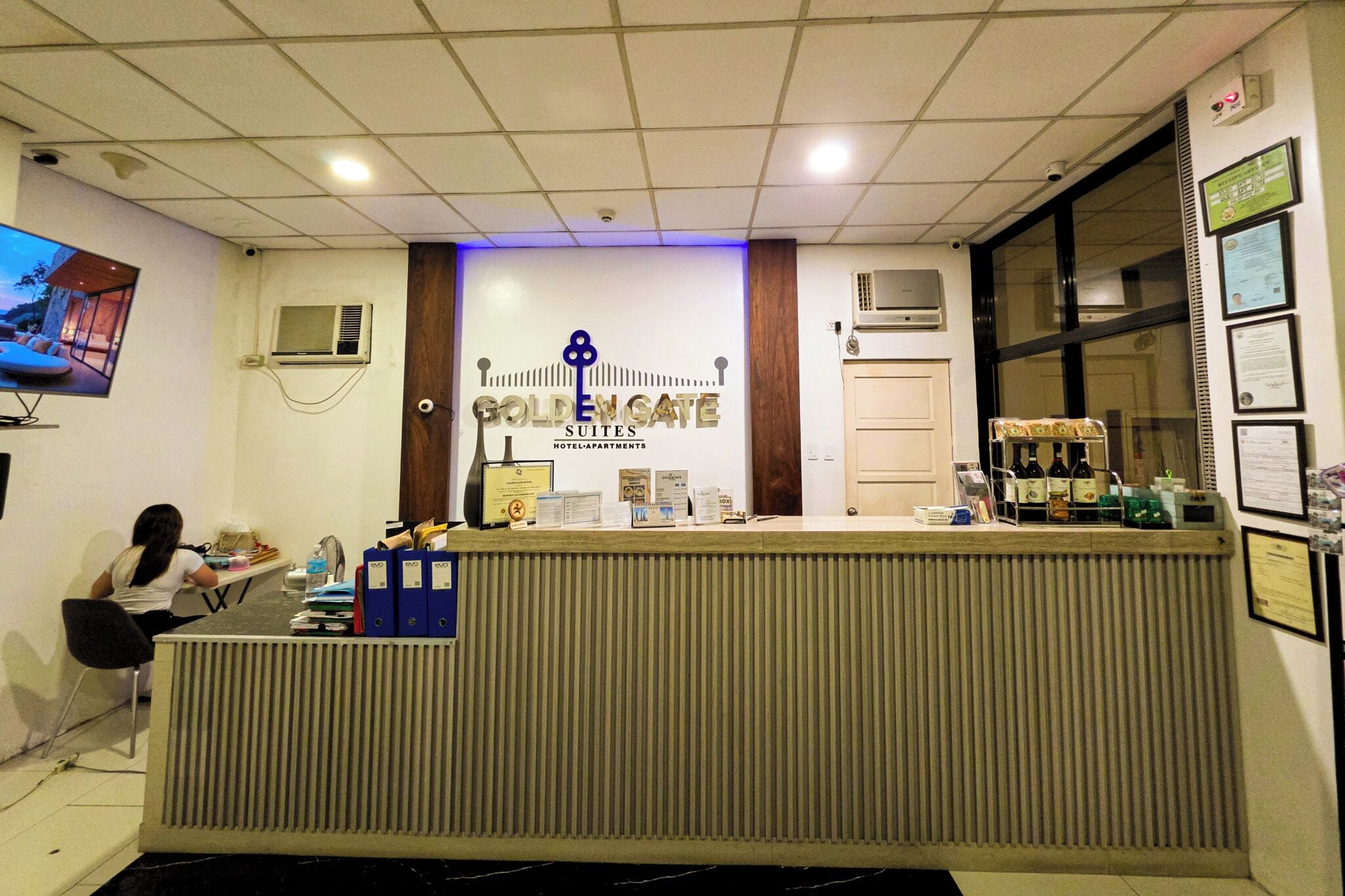 Photo - Golden Gate Suites