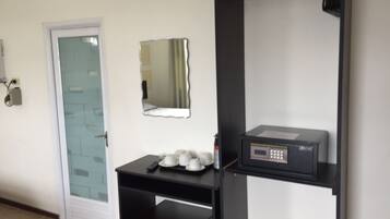 Basic Room, Multiple Beds | Room amenity
