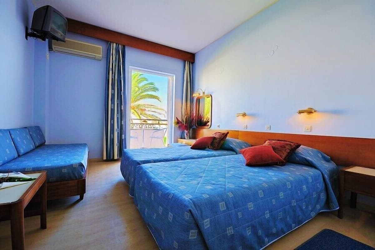 Iron/ironing board (on request), bed sheets